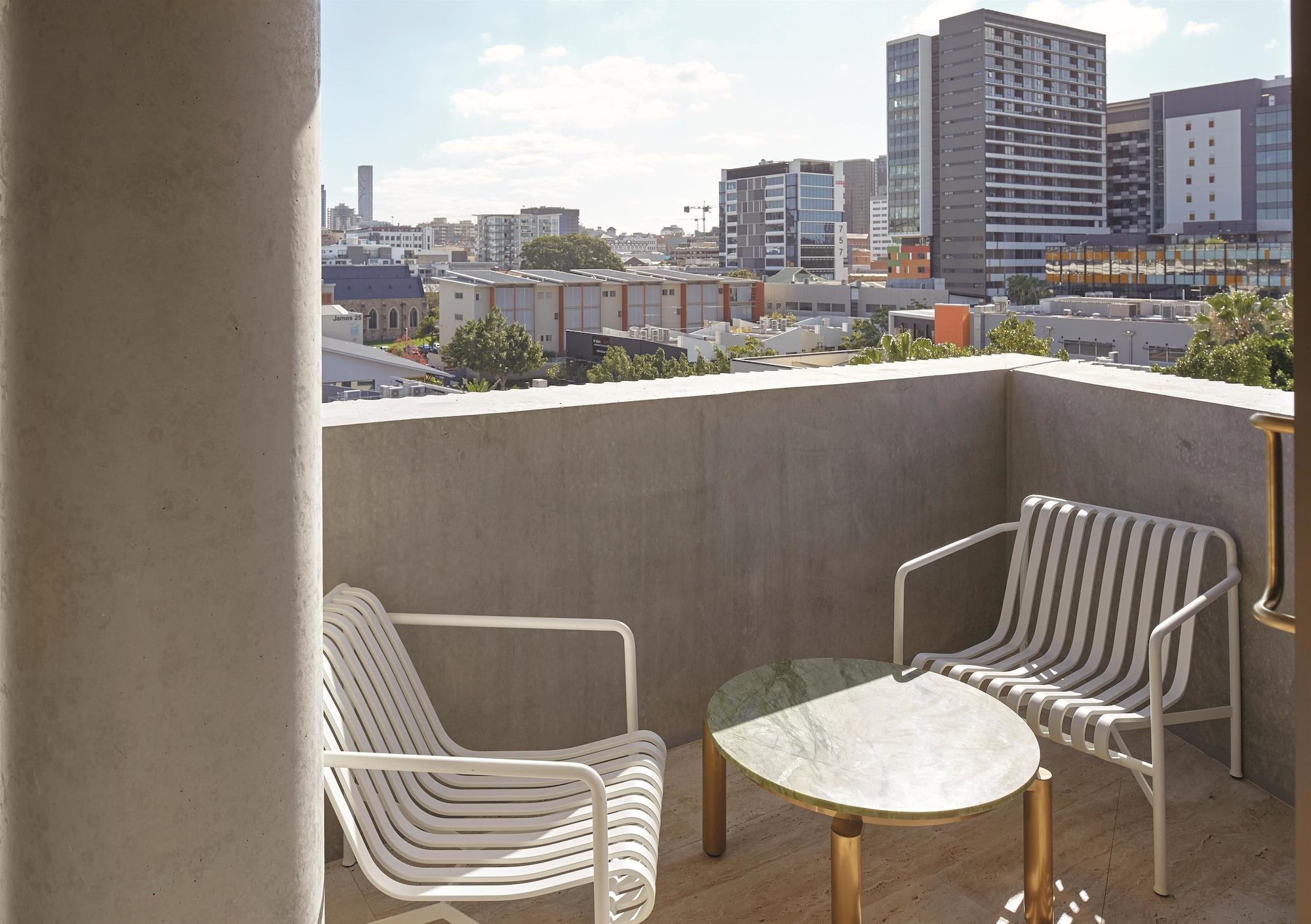 The Calile Hotel Brisbane Exterior foto A balcony at the Standard East Village